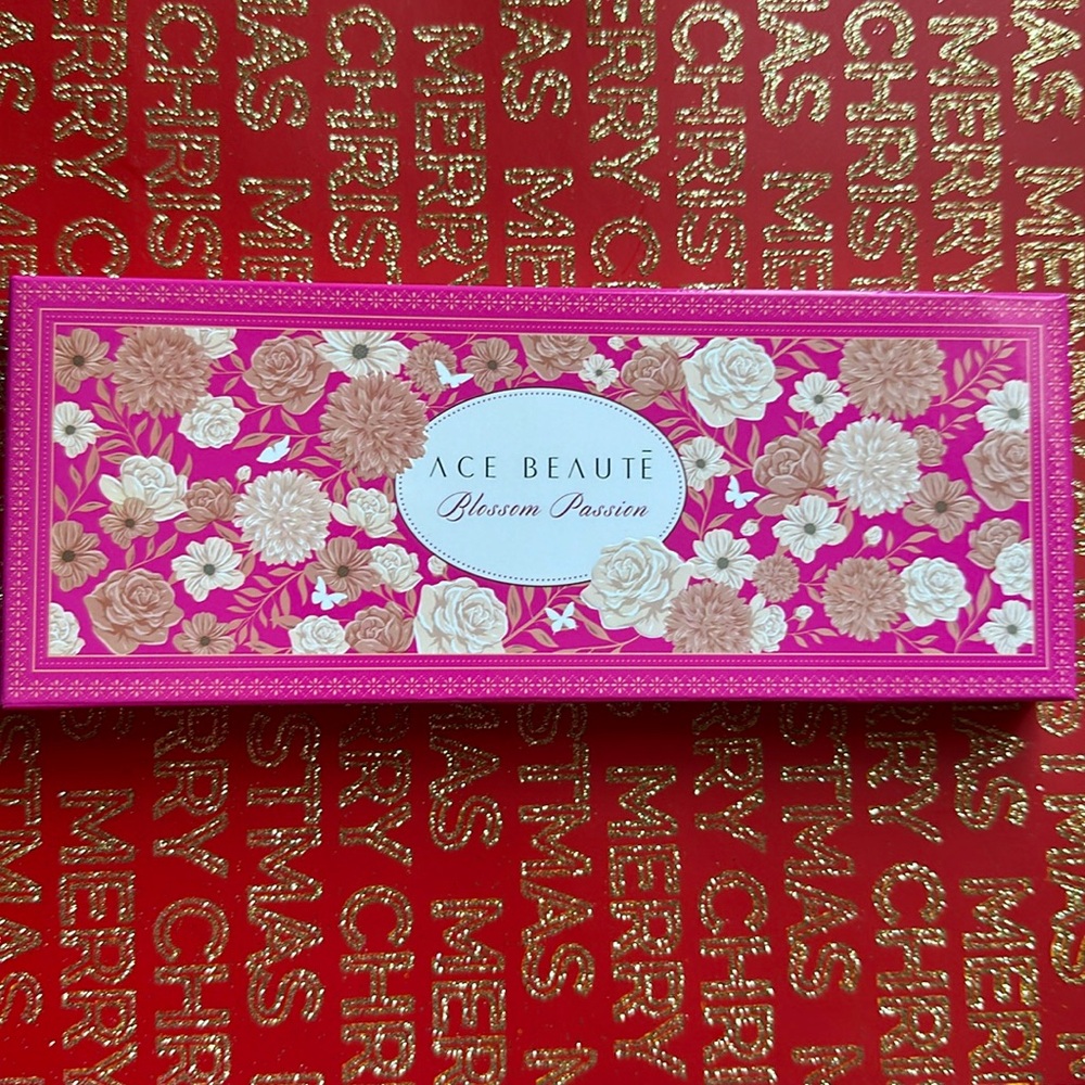 Ace Beaute Eyeshadow palette!! 💕🌸🌷🌺💐🪷🌼